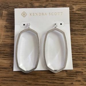 Like new Kendra Scott earrings